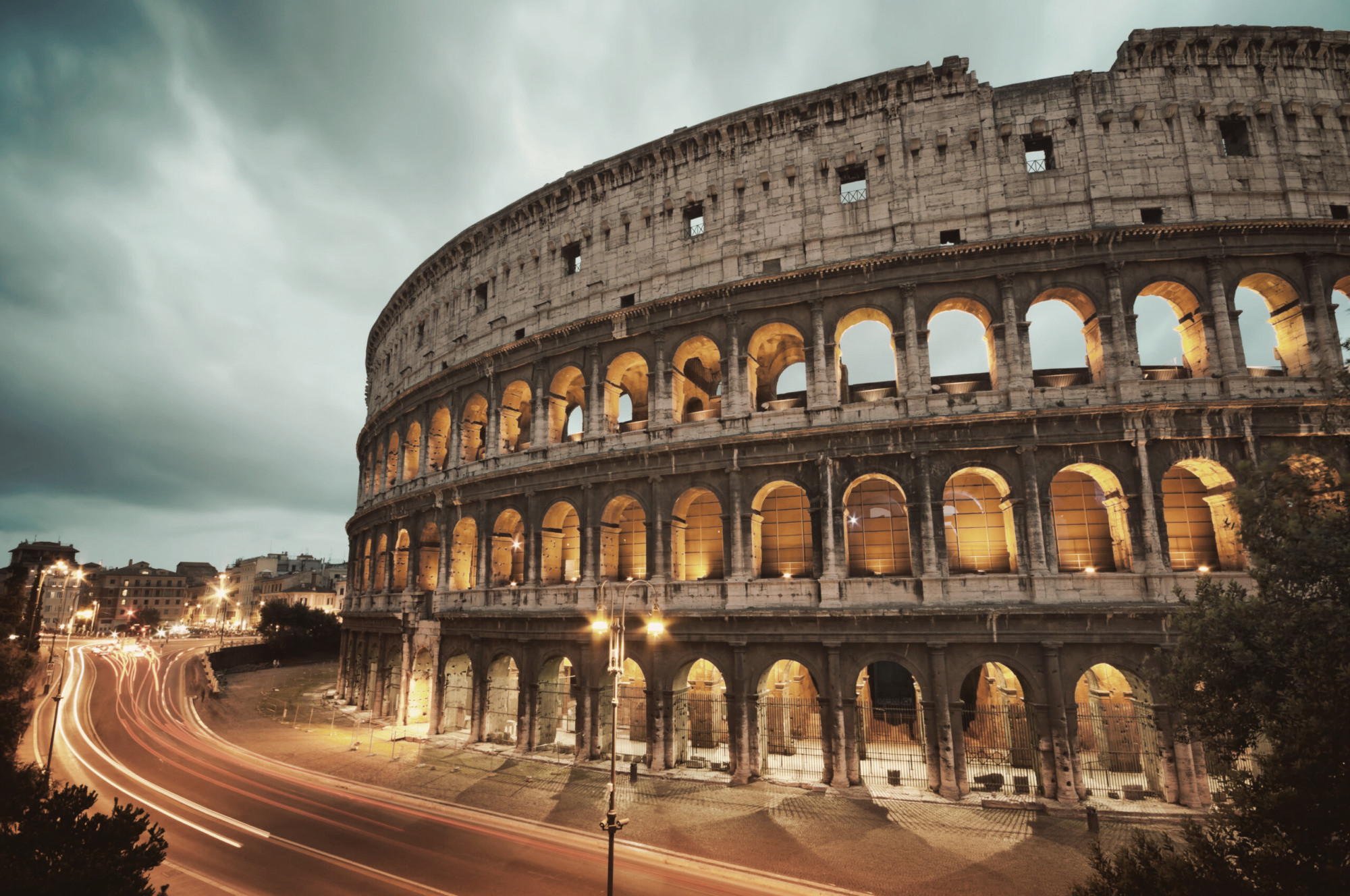 Il Colosseo di Roma al tramonto, legalizzazione e Apostille di documenti