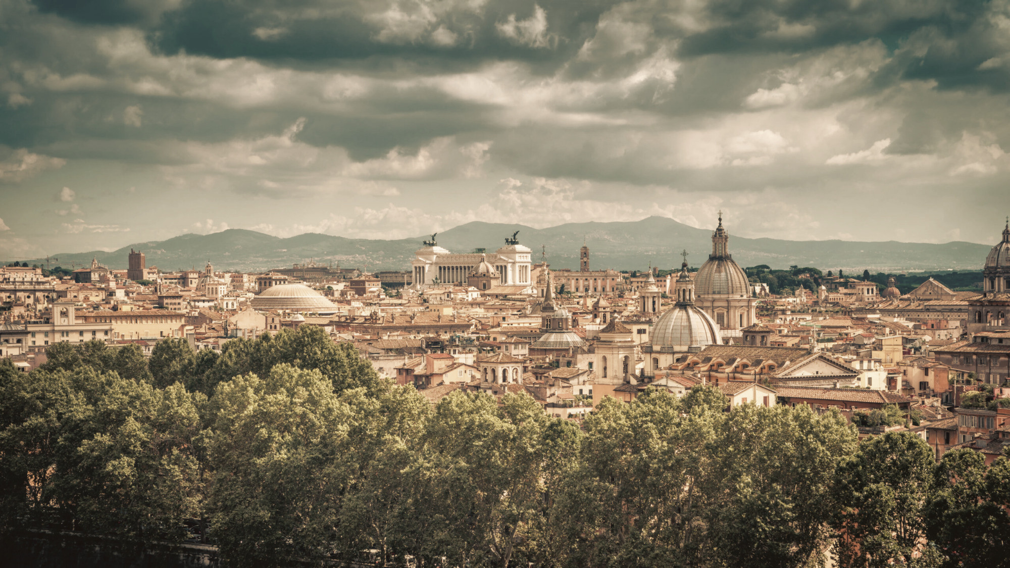 Panorama di Roma con le cupole, dove ha sede lo studio di traduzioni giurate